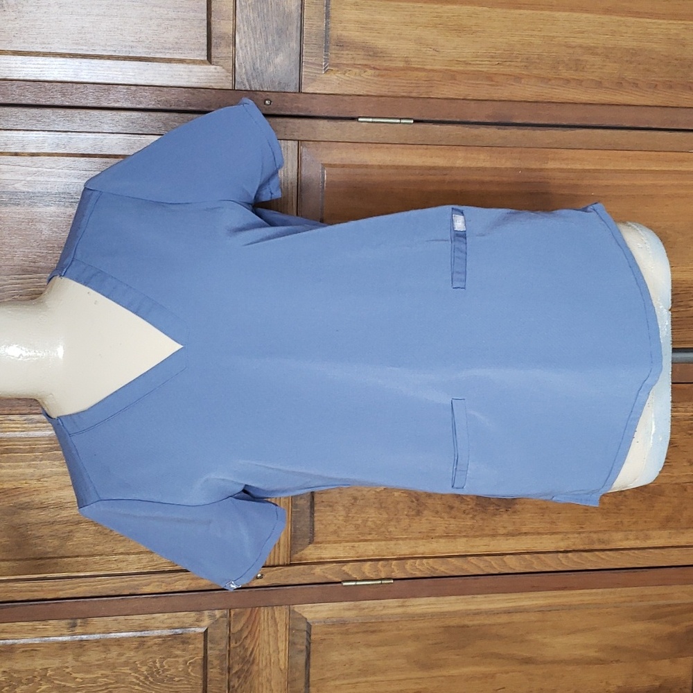 Figs Women's Casma Three Pocket Scrub Top, Sz S